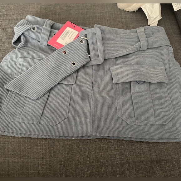 Edikted Dresses & Skirts - NWT Edikted Corduroy Low Rise Cargo Mini Skirt. Size XS.